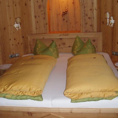 Zum Schweizerbartl Motel Garmisch-Partenkirchen Room photo